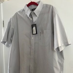 BWT Button down short sleeve men shirt XL